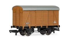 HORNBY R60102 BR Twin Vent Van S49186 – Era 6