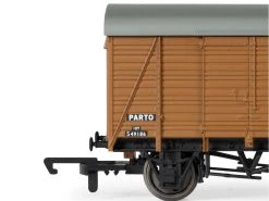 HORNBY R60102 BR Twin Vent Van S49186 – Era 6 6 HORNBY R60102 BR Twin Vent Van S49186 – Era 6 -Preiser Shop 25d2b0b8bbb0c48de5f7af23c3927c3e