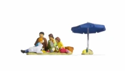 NOCH 15599 FAMILY HAVING A PICNIC (4) FIGURE SET OO SCALE