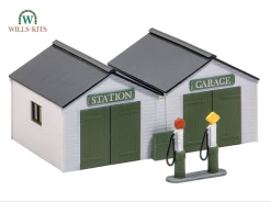 WILLS SS12 Station Garage With Pumps.