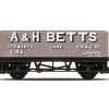 HORNBY R60049 RailRoad PO, A & H Betts, Plank Wagon – Era 2