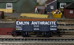 HORNBY R60111 21T Coal Wagon, Emlyn Anthracite – Era 3