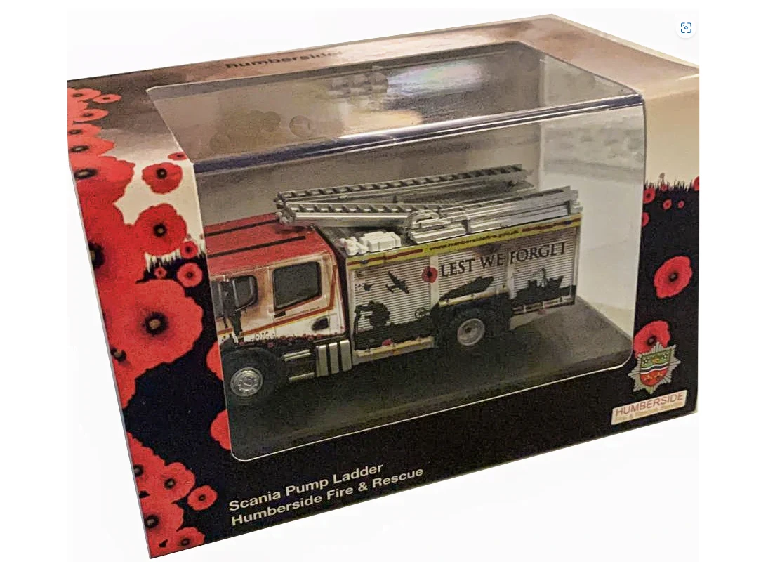 OXFORD DIECAST 76SFE011 Humberside Fire And Rescue Pump Ladder OO SCALE 3 OXFORD DIECAST 76SFE011 Humberside Fire And Rescue Pump Ladder OO SCALE - Image 3