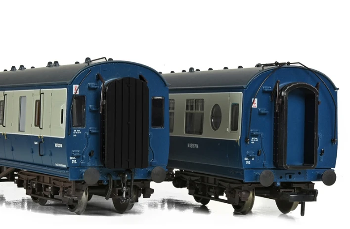 BACHMANN 39-452A LMS 57ft ‘Porthole’ Second Corridor BR Blue & Grey 2 BACHMANN 39-452A LMS 57ft ‘Porthole’ Second Corridor BR Blue & Grey - Image 2