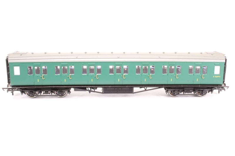 Hornby R4303B BR Maunsell Corridor 1st Class Coach ‘7229’ 1 Hornby R4303B BR Maunsell Corridor 1st Class Coach ‘7229’
