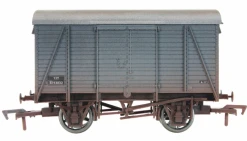 DAPOL 4F-071-022 OO GAUGE BOX VAN BR 753832 WEATHERED